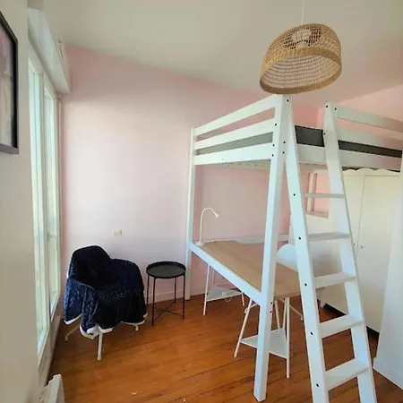 3 Chambres En Plein Centre De Nazaire Apartmán *